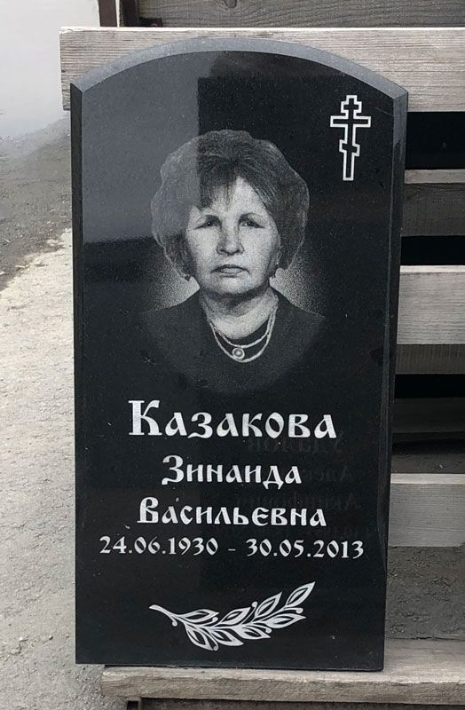 Памятник №005 из черного гранита — фото 2