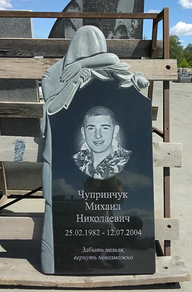 Памятник №166 из черного гранита со скорбящей — фото 5